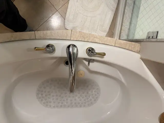 plumber on standby - Photo 2