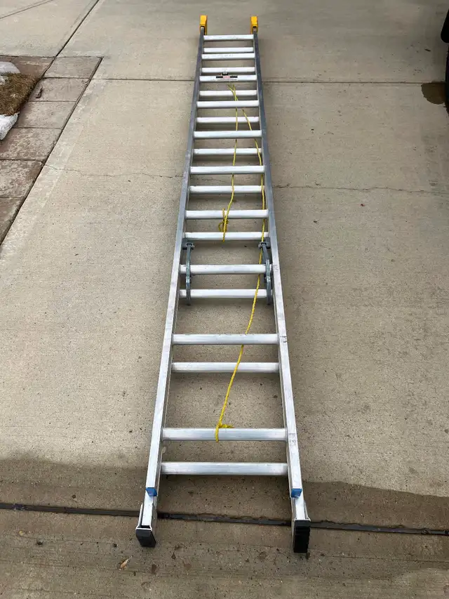 Aluminum extension ladder