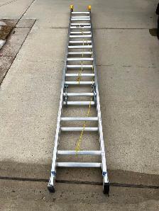 Aluminum extension ladder