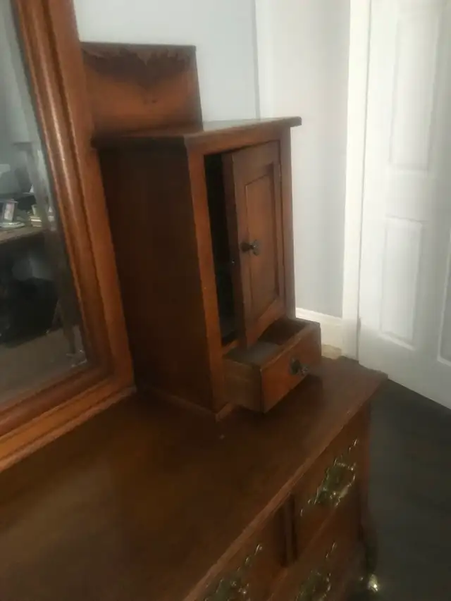 Amazing Antique Dresser - Photo 5