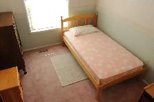 Finch/Warden - Clean, bright, quiet, large private 2nd floor rm. - Photo 3