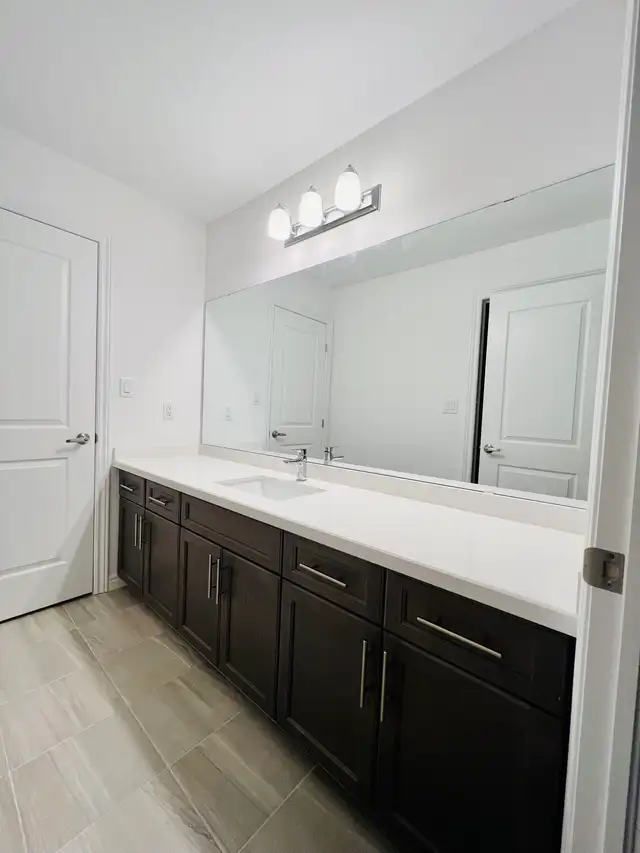 Furnished room with private ensuite for rent - Photo 8