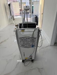 Selling Venus vilocity laser hair removal machine like NEW - Photo 3