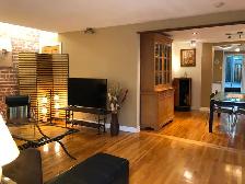 SUPERBE 4 ½ MEUBLÉ AVEC JARDINET ET COUR ARRIÈRE – LE PLATEAU - Photo 3