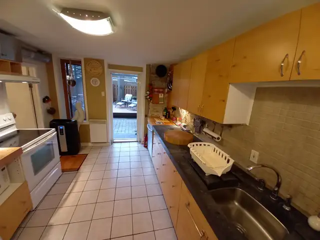 SUPERBE 4 ½ MEUBLÉ AVEC JARDINET ET COUR ARRIÈRE – LE PLATEAU - Photo 6