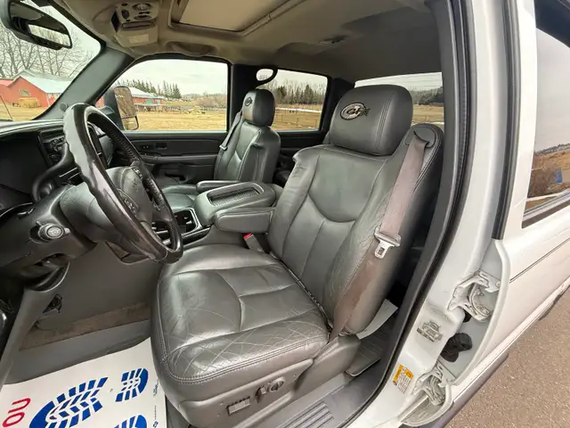 2007 GMC Sierra 2500 GFX SLT HD 4x4 LBZ Diesel VERY CLEAN! - Photo 9