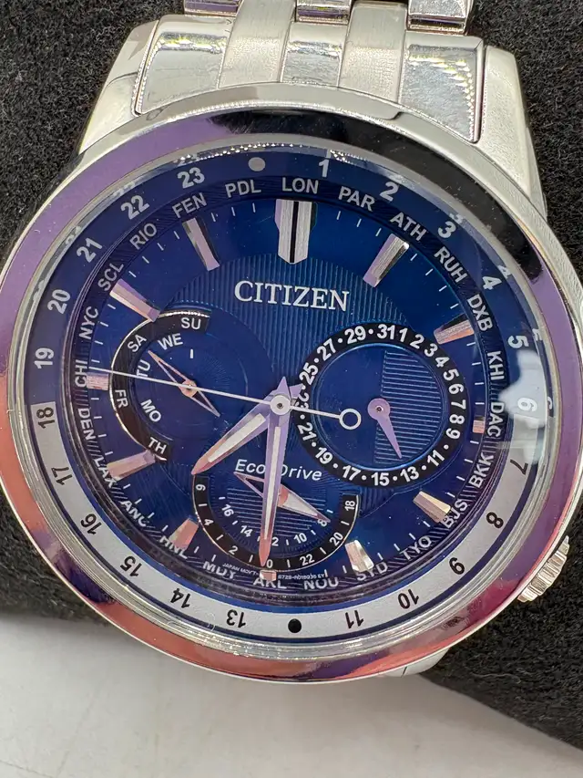 Citizen Eco-Drive Watch in Box with Extra Links - Photo 3