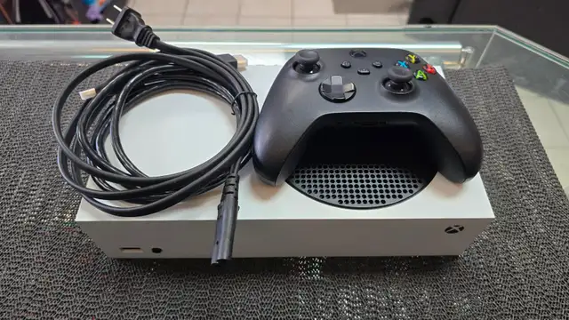 Xbox Series S – 1TB With Controller And Cords