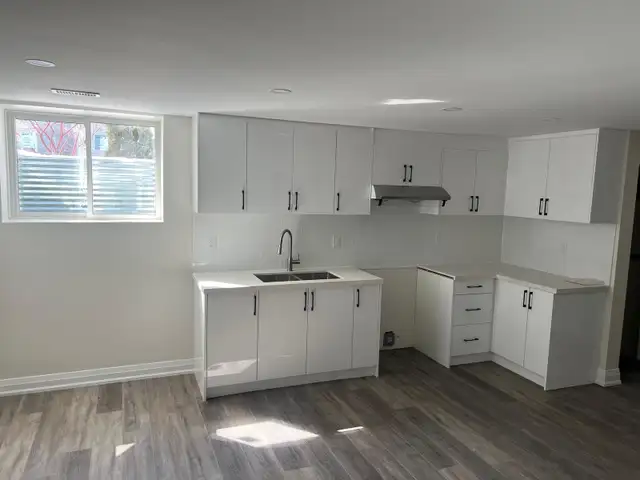 Premium 2-Bedroom Legal Basement Apt in Blackstone,April 1 - Photo 2