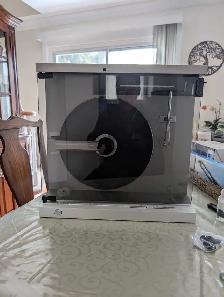 MITSUBISHI LT-640 and LT5V LINEAR TRACKING TURNTABLES