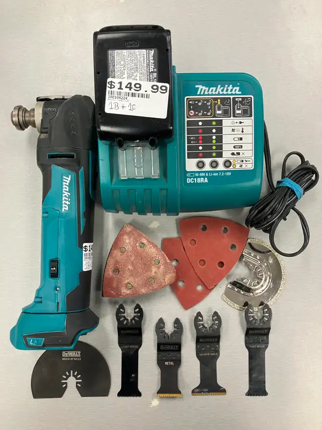 Makita Multi Tool LXT DTM51 Bundle