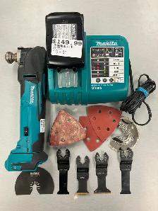 Makita Multi Tool LXT DTM51 Bundle