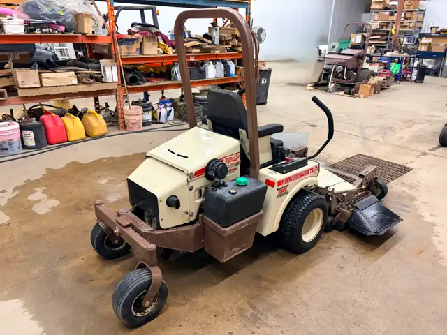 GRASSHOPPER 721D ZERO TURN MOWER-JOHN DEERE,KUBOTA ETC - Photo 3