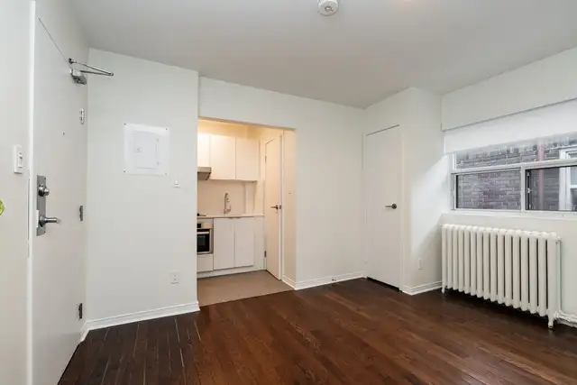 renovated studio, Church and Wellesley - ID 1154 - Photo 5