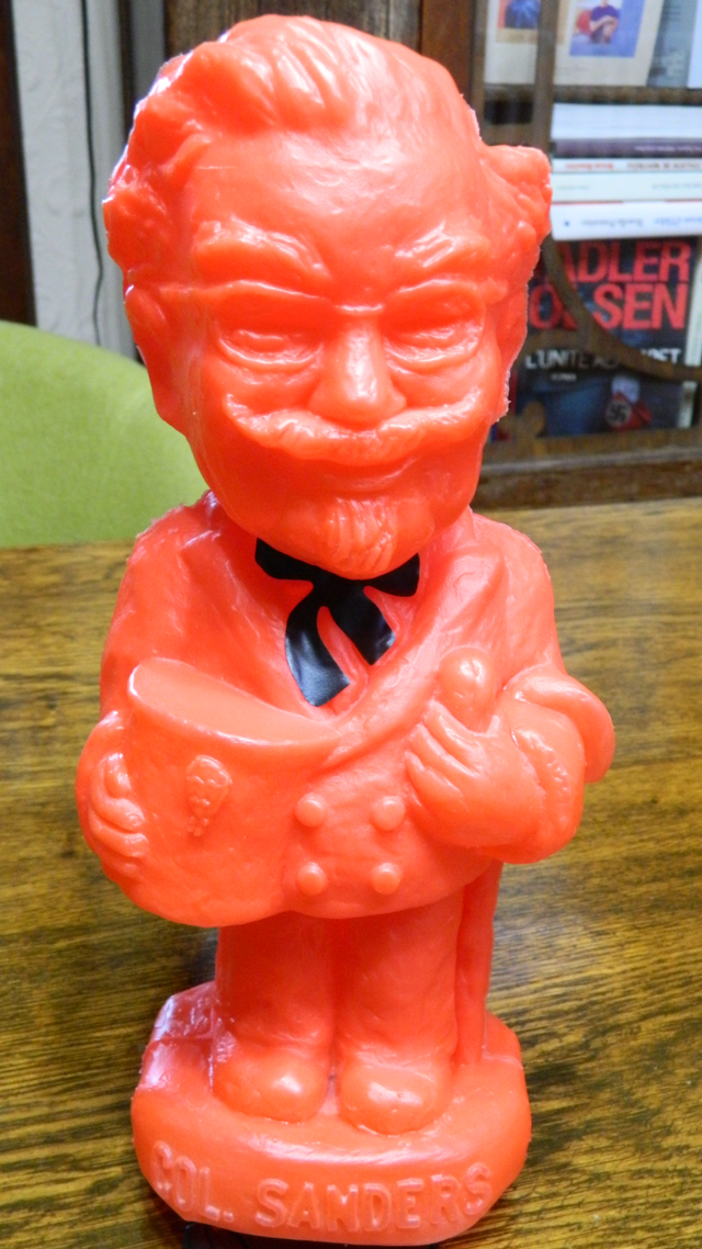 Tirelire Banque Colonel Sanders KFC Plastic Rouge 1972  Original