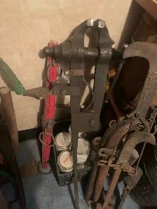 forge blower leg vices etc - Photo 5