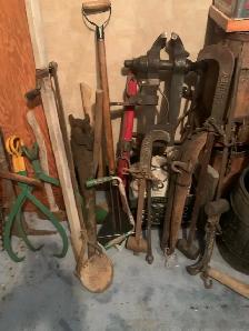 forge blower leg vices etc - Photo 9