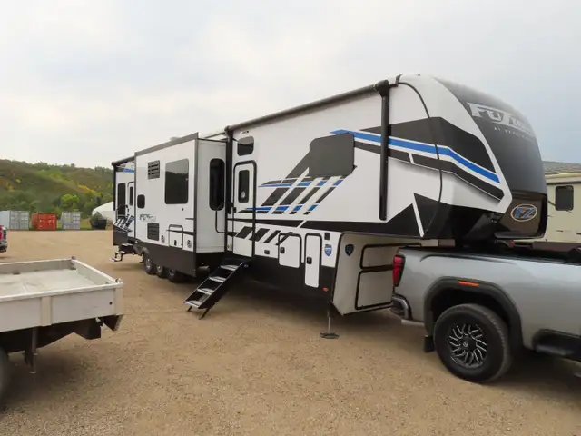 2023 Keystone Fuzion 430 Fifth-Wheel Toy Hauler - Photo 2