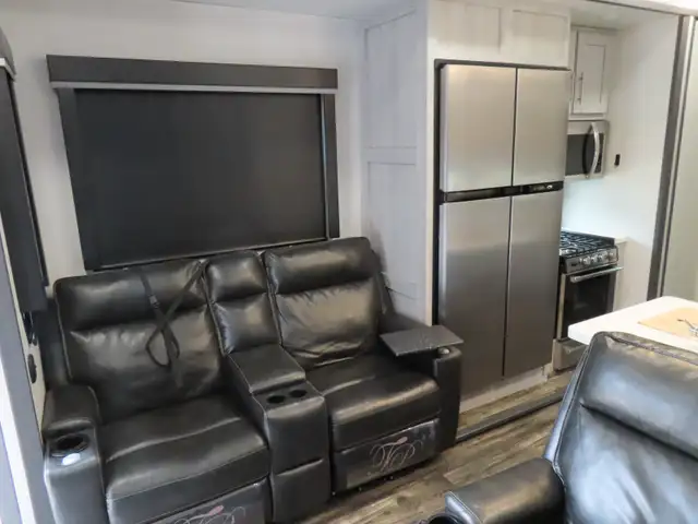 2023 Keystone Fuzion 430 Fifth-Wheel Toy Hauler - Photo 4