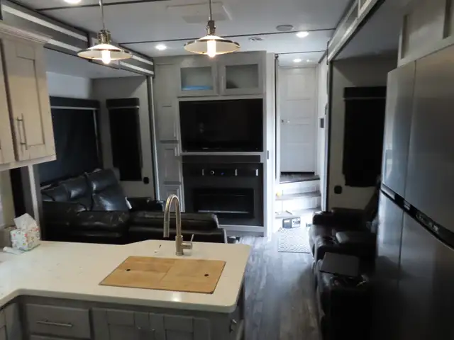 2023 Keystone Fuzion 430 Fifth-Wheel Toy Hauler - Photo 5