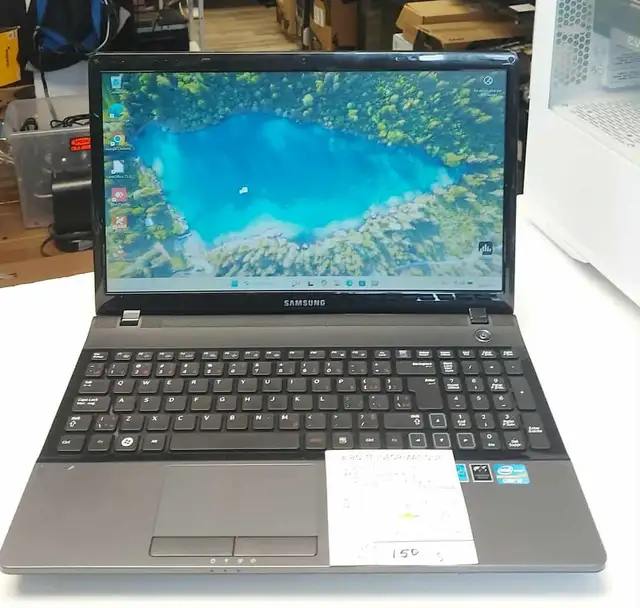 Laptop Toshiba NP300E5A Batterie NEUVE i3-2350M 8Go SSD 128Go