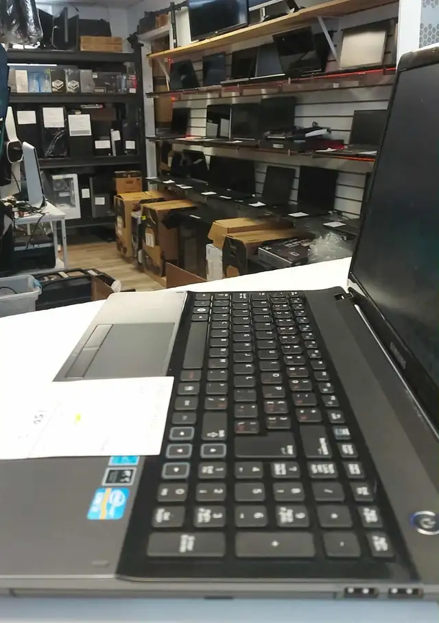 Laptop Toshiba NP300E5A Batterie NEUVE i3-2350M 8Go SSD 128Go - Photo 3