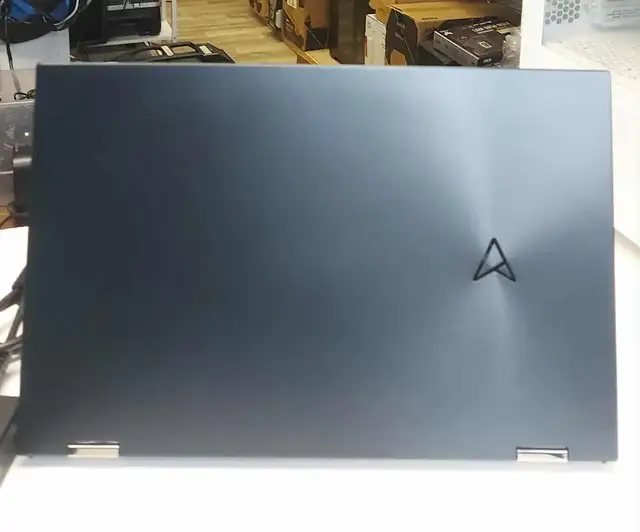 ASUS Zenbook Pro 15 Flip OLED i7-12700H Touch Screen 16Go DDR4 - Photo 4