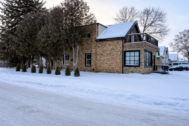 2-Bedroom Main Floor Ranch-Style Unit