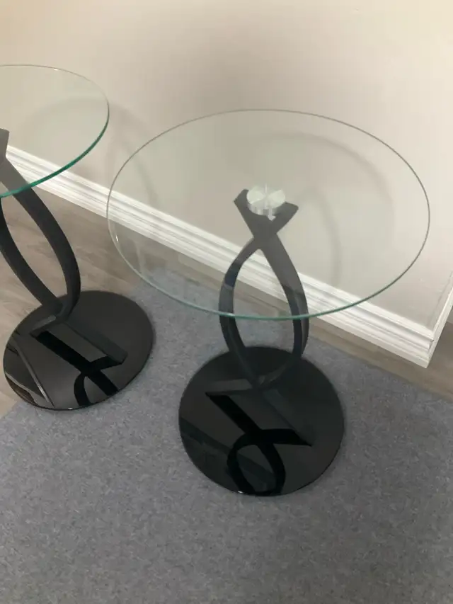 END TABLES - Photo 2