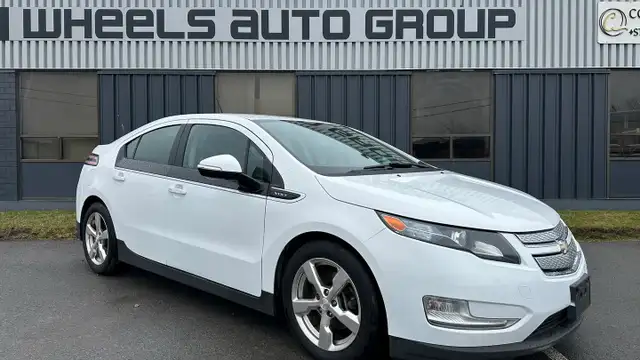 2015 Chevrolet Volt Hybrid - Photo 3