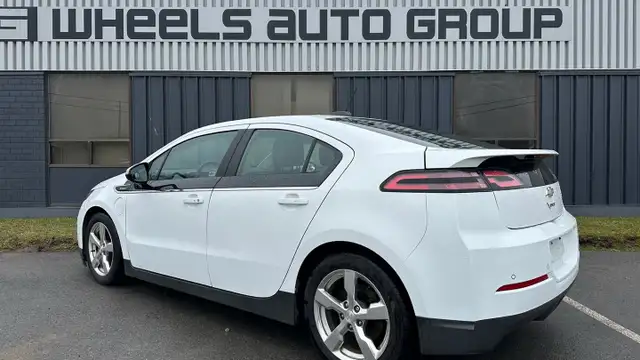 2015 Chevrolet Volt Hybrid - Photo 6
