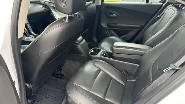 2015 Chevrolet Volt Hybrid - Photo 8