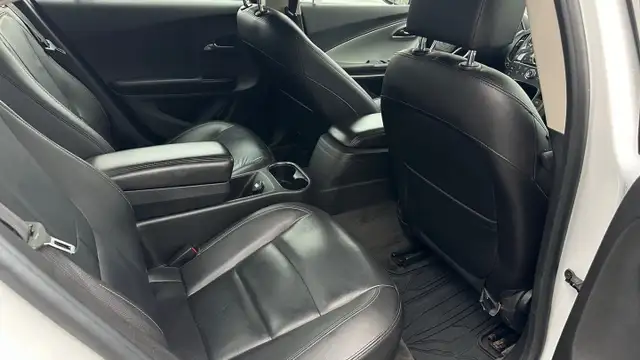 2015 Chevrolet Volt Hybrid - Photo 10