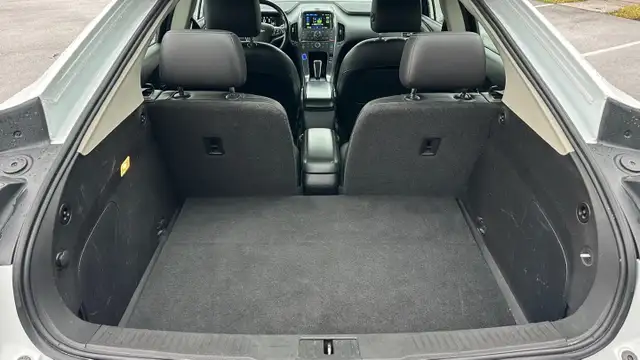 2015 Chevrolet Volt Hybrid - Photo 11