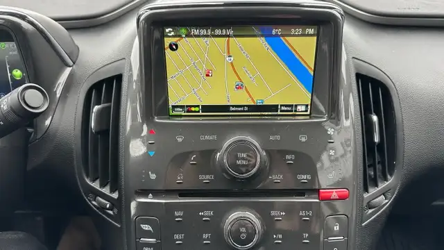 2015 Chevrolet Volt Hybrid - Photo 17