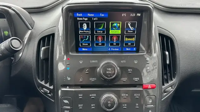 2015 Chevrolet Volt Hybrid - Photo 18
