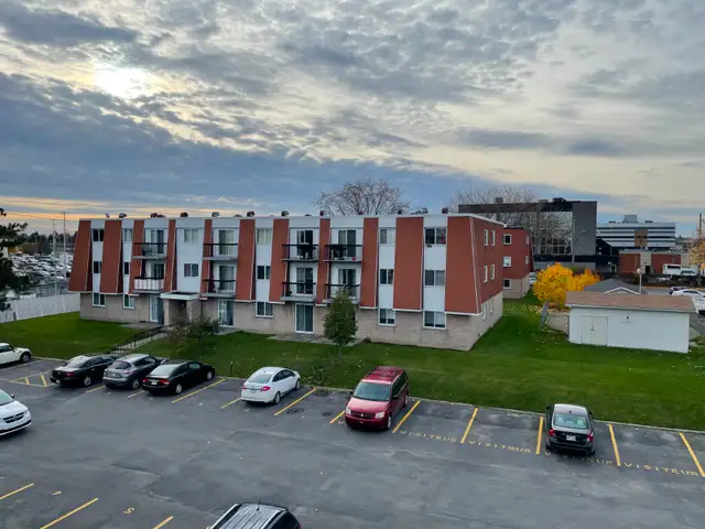 3½ JUILLET / BIEN SITUÉ / PRÈS HÔPITAL, AUTOROUTE 35 et TRANSPOR