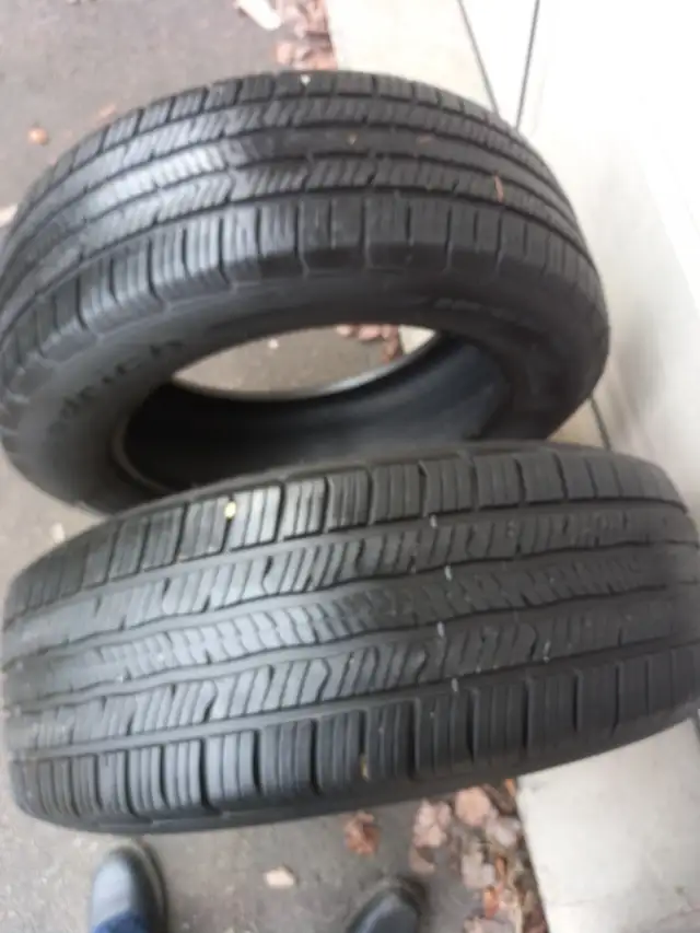 2 tires BFGoodrich 225/60/R17 all season. - Photo 5