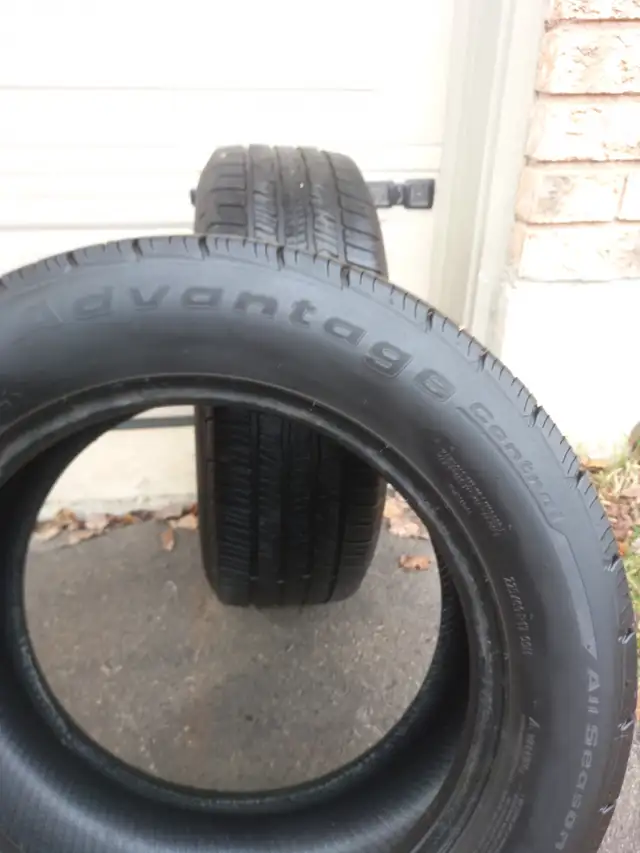 2 tires BFGoodrich 225/60/R17 all season. - Photo 6