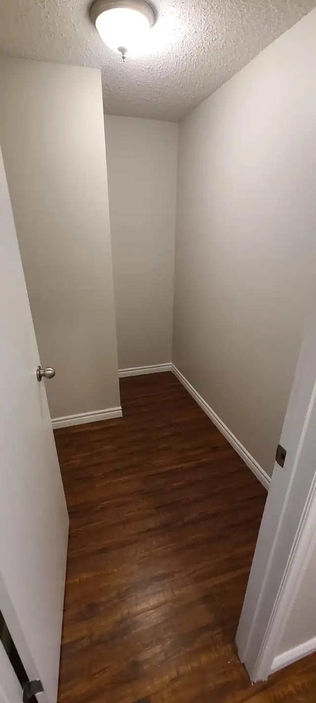 SPACIOUS – RENOVATED – PET FRIENDLY - Photo 7