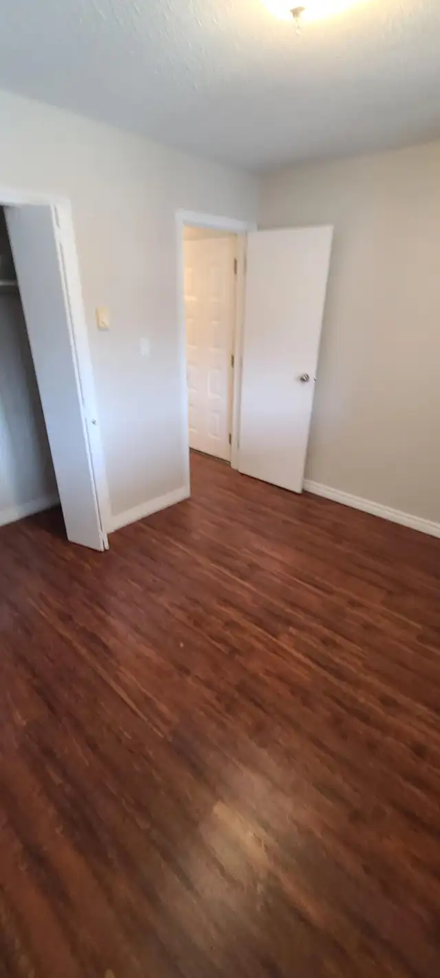 SPACIOUS – RENOVATED – PET FRIENDLY - Photo 10