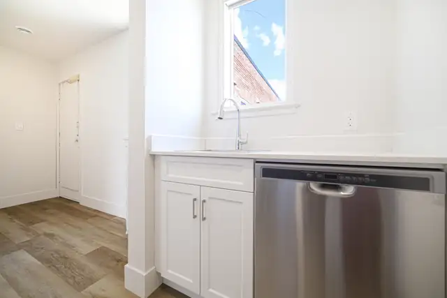 Newly Renovated 1 Bedroom Apartment! Available April 1st! - Photo 6