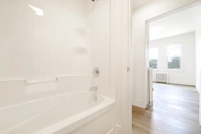 Newly Renovated 1 Bedroom Apartment! Available April 1st! - Photo 9