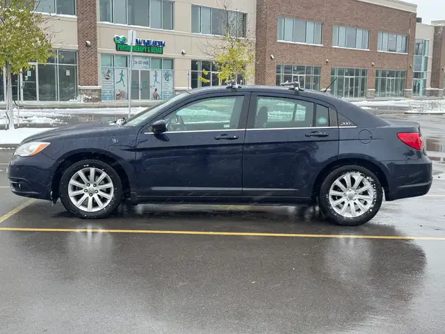 2014 Chrysler 200 Touring - Photo 4