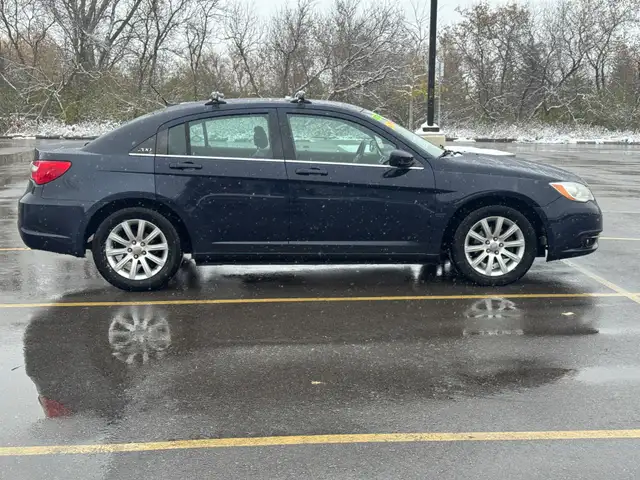 2014 Chrysler 200 Touring - Photo 10