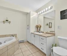 Spacious 2-bedroom Condo unit for rent - Photo 9