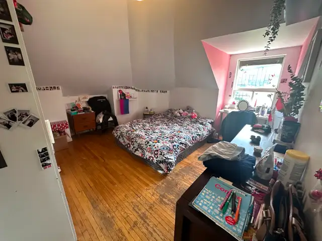 Bright 4Bdrm/deck/yard/Wood floor Apr/May 1st - Photo 3