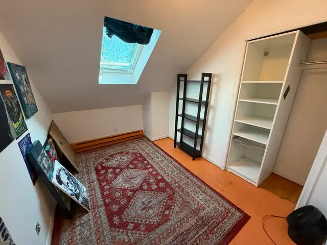 Bright 4Bdrm/deck/yard/Wood floor Apr/May 1st - Photo 4