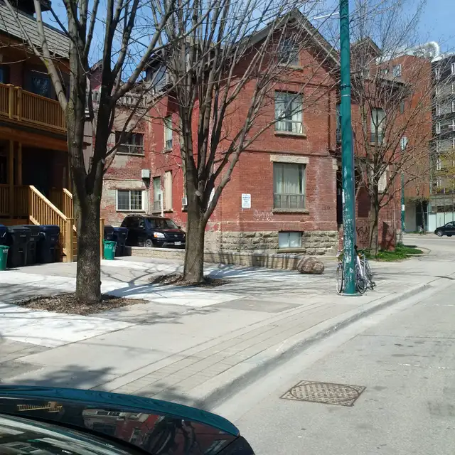 Bright 4Bdrm/deck/yard/Wood floor Apr/May 1st - Photo 6