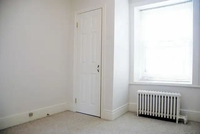 Beautiful 2 Bedroom Apartment - Photo 3